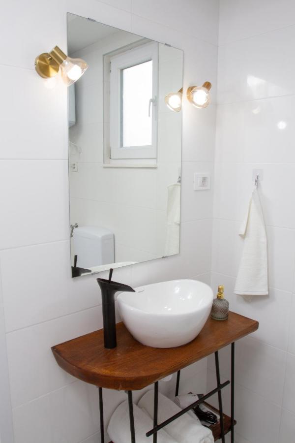 Vinea Suites โตรกีร์ ภายนอก รูปภาพ